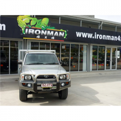 Zderzak przedni Deluxe Commercial IronMan do Toyota Hilux 1997-2004